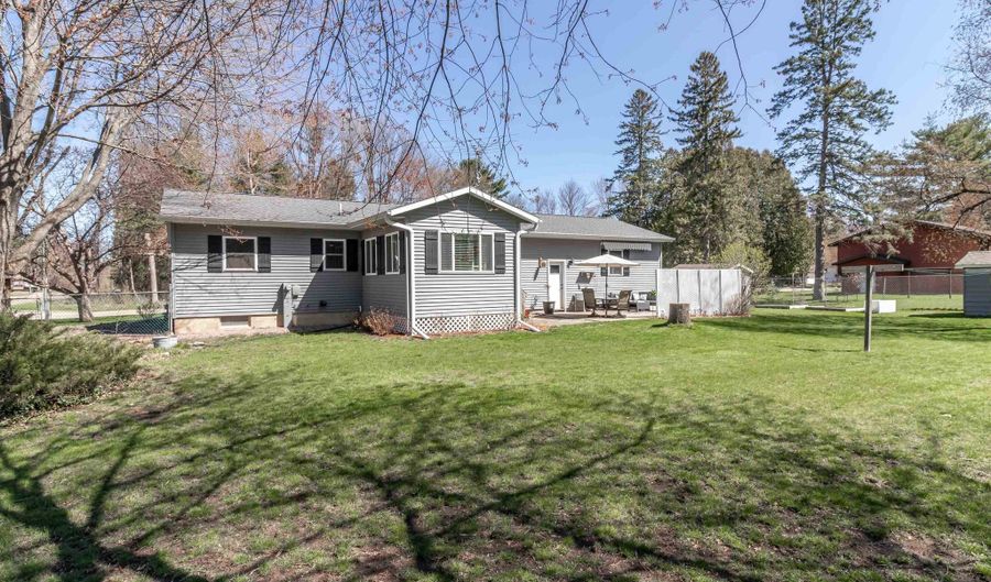 2041 RUSSELL St, Wisconsin Rapids, WI 54495 - 2 Beds, 2 Bath