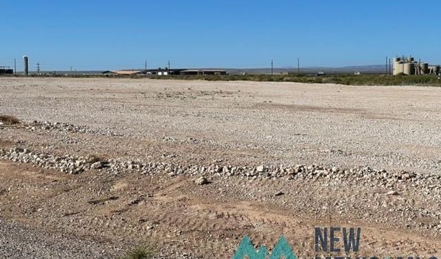 880 W Derrick Rd, Carlsbad, NM 88220 - 0 Beds, 0 Bath