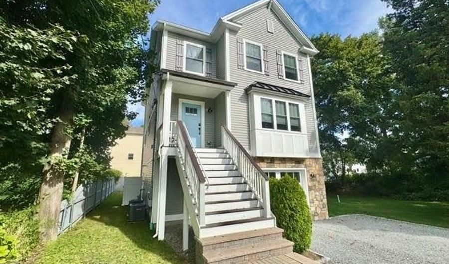 20 Robert Ave, Warwick, RI 02818 - 3 Beds, 3 Bath