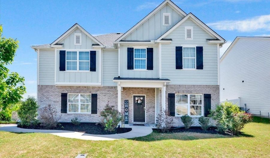 1076 FLYWAY VIEW Ln, Alabaster, AL 35007 - 5 Beds, 3 Bath