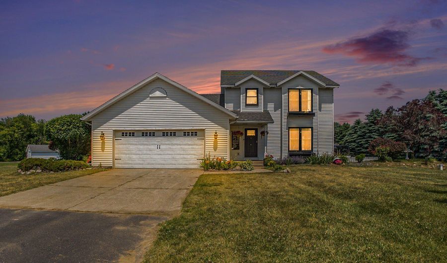 5897 Almari Dr, Allendale, MI 49401 - 6 Beds, 3 Bath