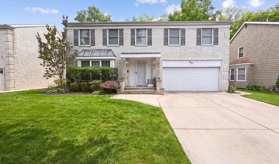 19 Sunset Rd W, Albertson, NY 11507 - 5 Beds, 4 Bath