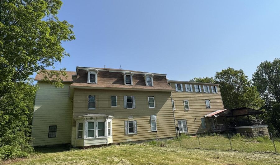 424 Maplecrest Rd, Parsonsfield, ME 04047 - 6 Beds, 2 Bath