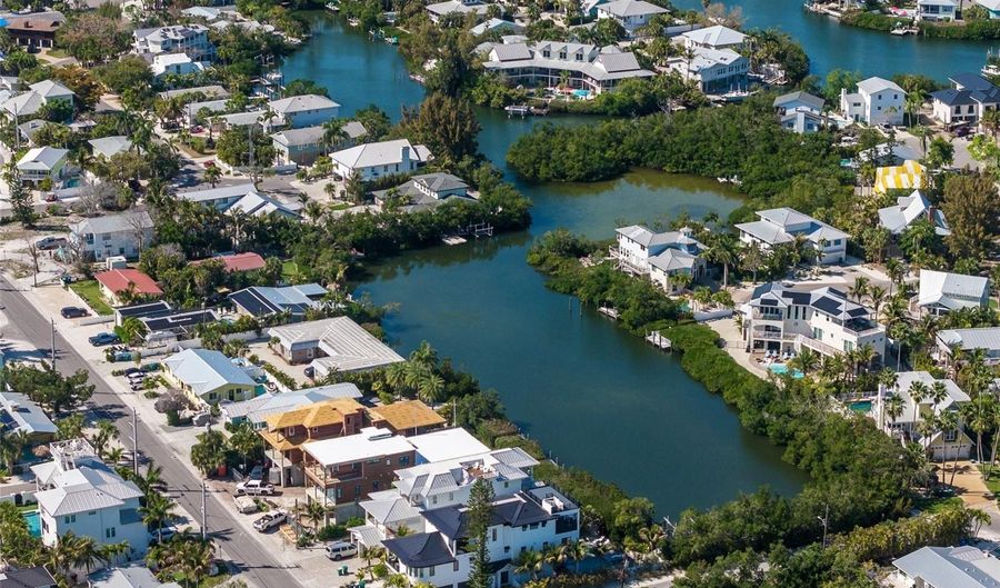 406 N SHORE Dr, Anna Maria, FL 34216 - 4 Beds, 5 Bath