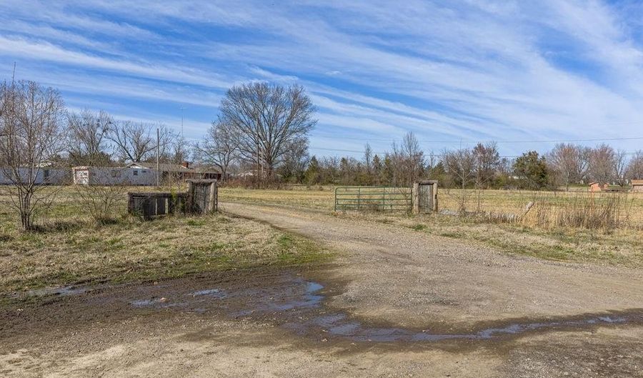 7501 Old Concord Rd, Alma, AR 72921 - 2 Beds, 1 Bath