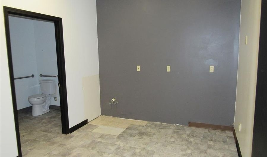 237 E Center Dr C, Alton, IL 62002 - 0 Beds, 0 Bath