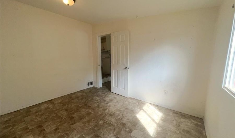 410 Missouri St, Anderson, MO 64831 - 3 Beds, 1 Bath