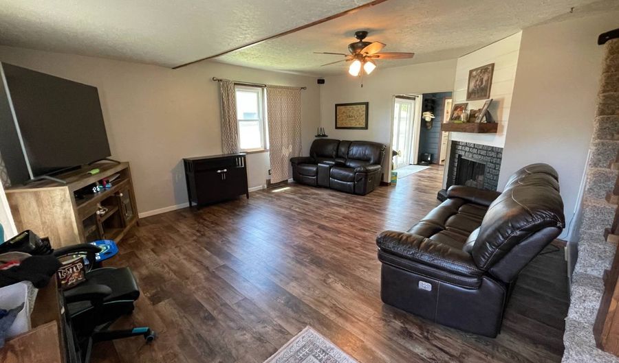107 S State St, Bassett, NE 68714 - 5 Beds, 2 Bath