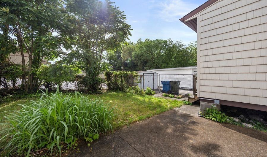 136 Lincoln St, Amherst, OH 44001 - 3 Beds, 2 Bath