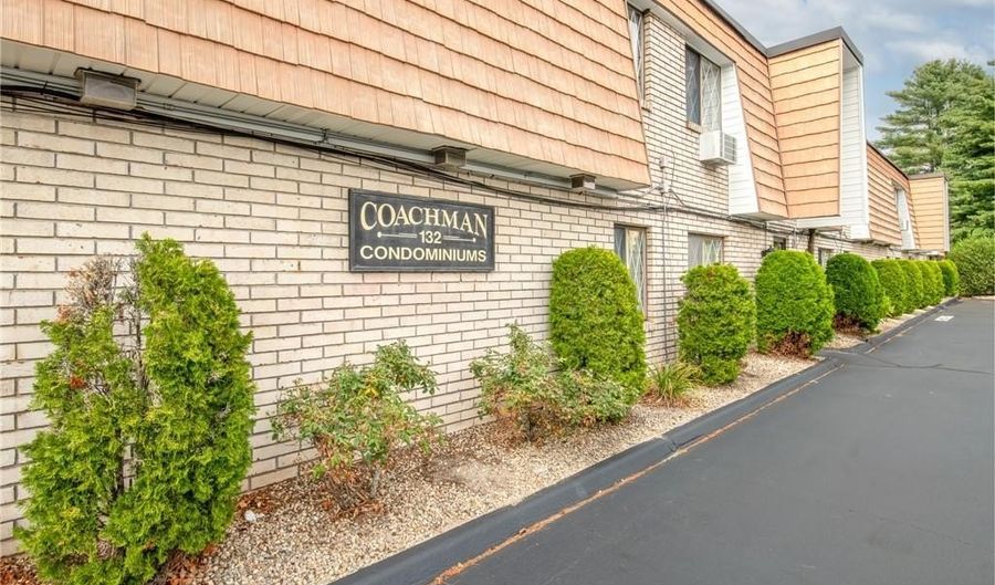 132 Hoffman Ave 207, Cranston, RI 02920 - 1 Beds, 1 Bath