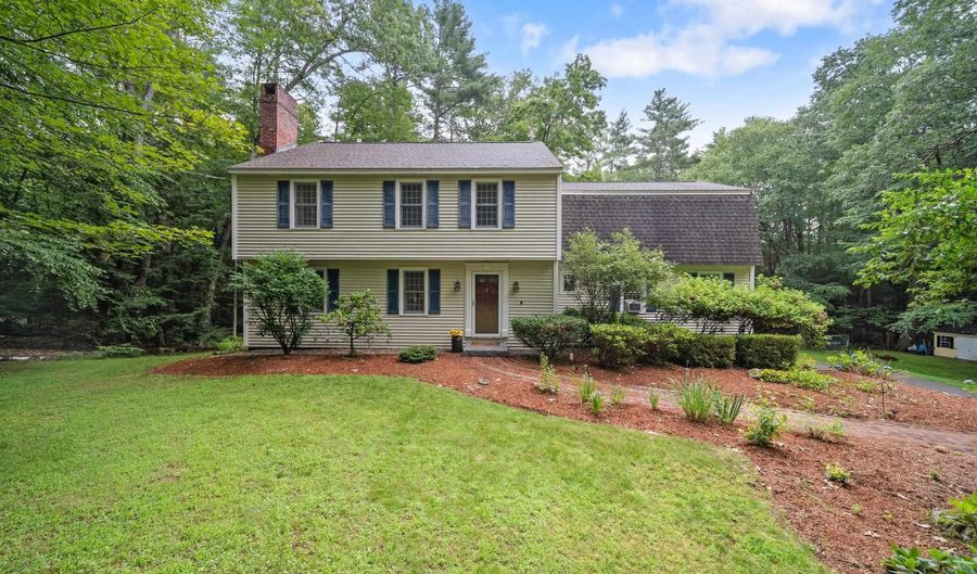13 Holly Hill Dr, Amherst, NH 03031 - 4 Beds, 3 Bath