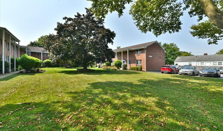 295 Merrick Rd 4A, Amityville, NY 11701 - 1 Beds, 1 Bath