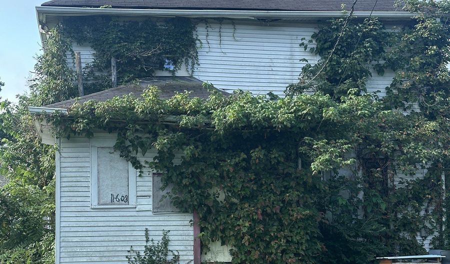 1014 W 33rd St, Indianapolis, IN 46208 - 4 Beds, 3 Bath
