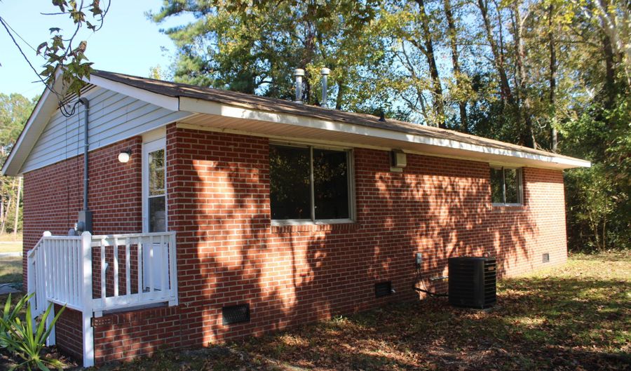 225 Baggett St, Brunson, SC 29911 - 3 Beds, 1 Bath