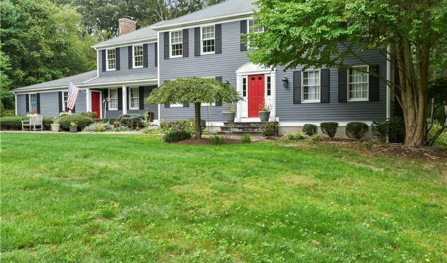 105 Watch Hl, East Greenwich, RI 02818 - 4 Beds, 3 Bath