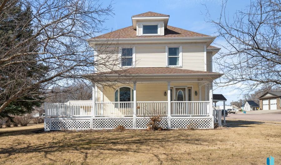 110 SD Hwy 11, Alcester, SD 57001 - 4 Beds, 3 Bath