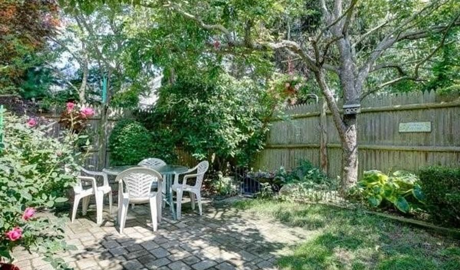 616 Thames St 1, Newport, RI 02840 - 2 Beds, 1 Bath