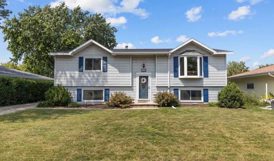 530 E MITCHELL Ave, Appleton, WI 54915 - 4 Beds, 2 Bath