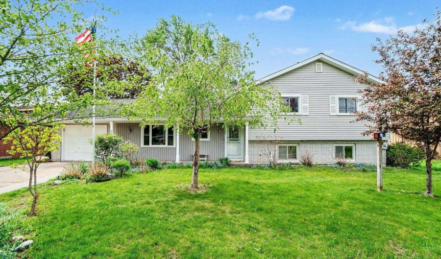 937 Riverview Dr, Alma, MI 48801 - 3 Beds, 2 Bath