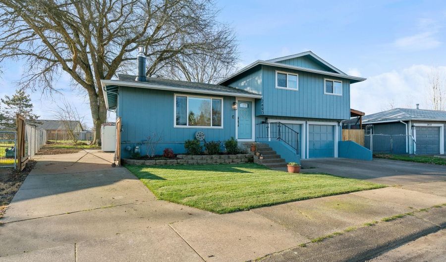2490 SE Ermine St, Albany, OR 97322 - 3 Beds, 2 Bath