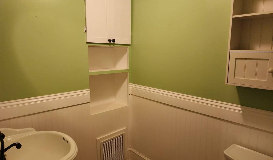 205 N Hundley St, Albany, MO 64402 - 4 Beds, 3 Bath