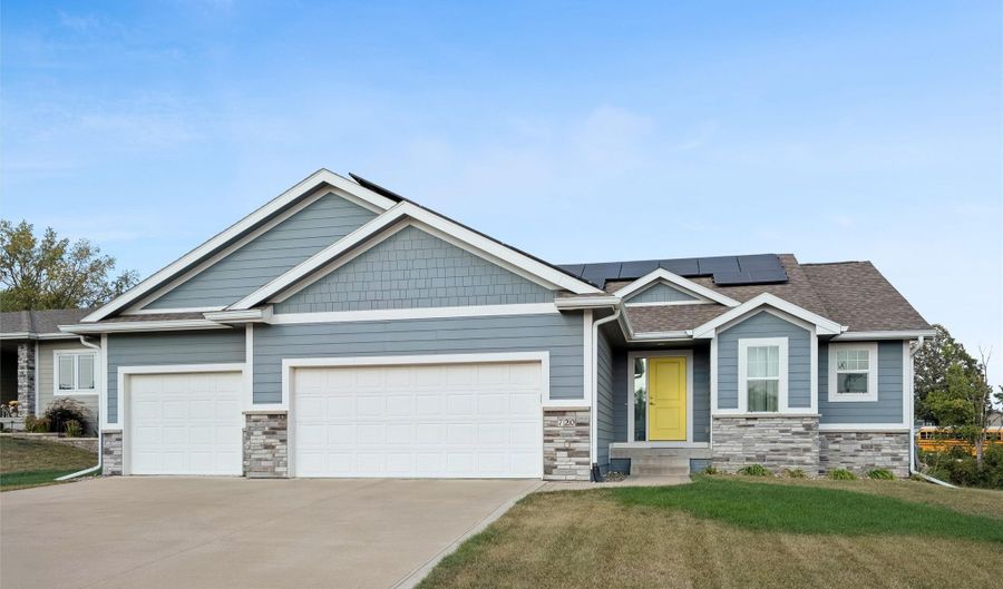 720 Timberview Dr, Adel, IA 50003 - 4 Beds, 3 Bath