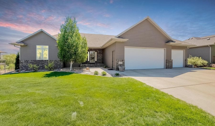 1817 W Ashton Trl, Brandon, SD 57005 - 5 Beds, 4 Bath