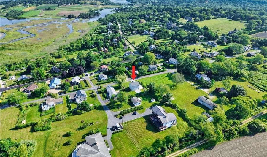 24 Seaspray Way, Little Compton, RI 02837 - 2 Beds, 3 Bath