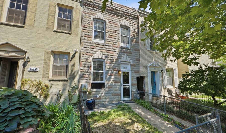 650 E Street SE, Washington, DC 20003 - 2 Beds, 1 Bath