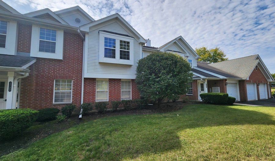 1727 W Hawkes St 8, Arlington Heights, IL 60004 - 2 Beds, 2 Bath