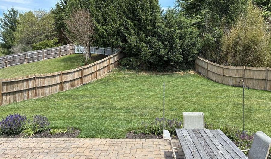 14514 BUBBLING SPRING Rd, Boyds, MD 20841 - 5 Beds, 5 Bath