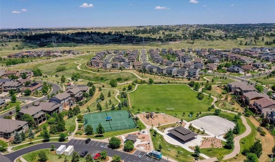 8918 S Riviera Ct, Aurora, CO 80016 - 4 Beds, 3 Bath