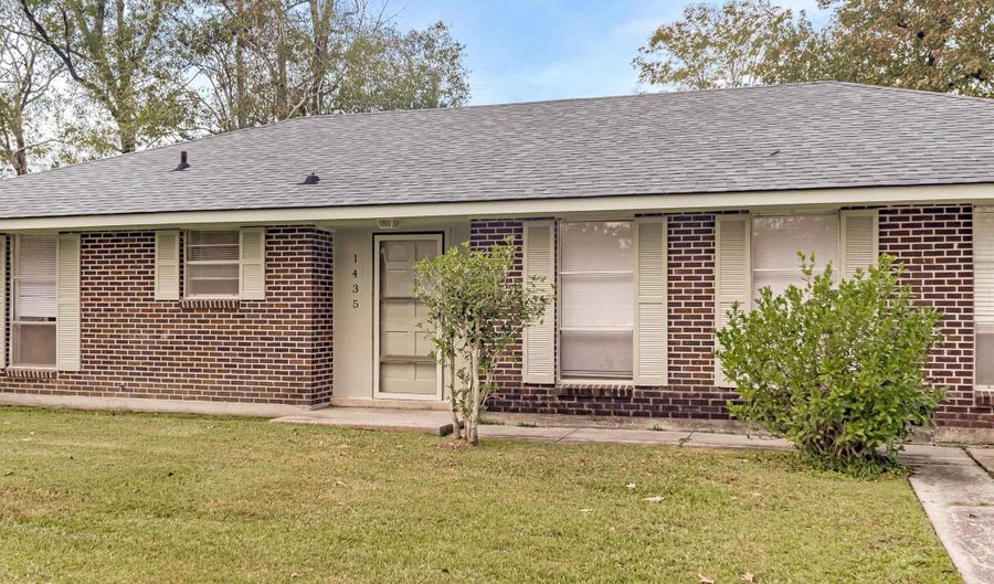 1435 Duchess Dr, Baton Rouge, LA 70815 - 4 Beds, 2 Bath