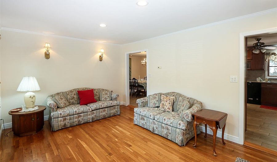 114 Hilldale Rd, Albertson, NY 11507 - 4 Beds, 2 Bath