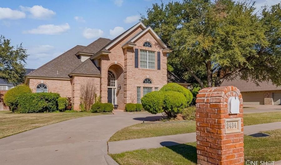 2434 Whispering Oaks Ct, Abilene, TX 79606 - 4 Beds, 3 Bath