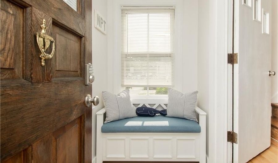 33 Slocum St, Newport, RI 02840 - 3 Beds, 2 Bath