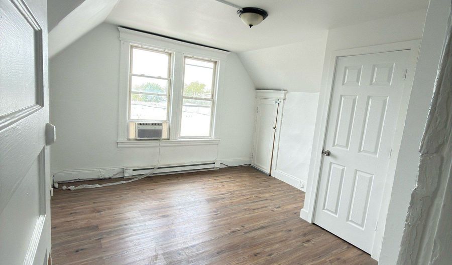 10 Beatrice St 3, Bridgeport, CT 06607 - 2 Beds, 1 Bath
