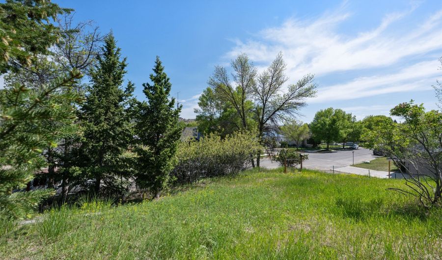 411 W 7th St, Anaconda, MT 59711 - 5 Beds, 2 Bath