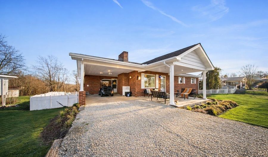 7404 Nekirk Rd, Ashland, KY 41102 - 3 Beds, 2 Bath