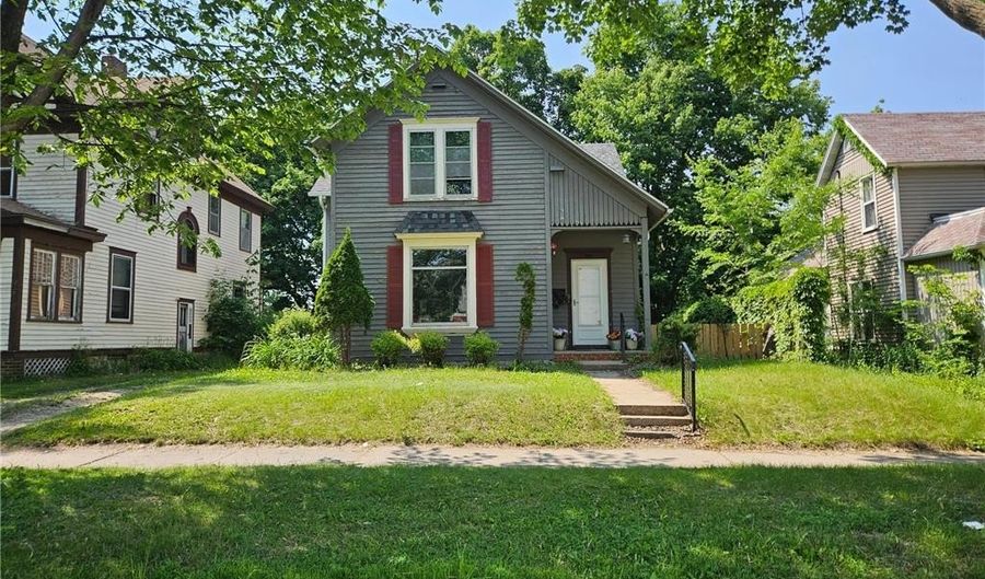 210 S Pearl St, Albert Lea, MN 56007 - 3 Beds, 3 Bath