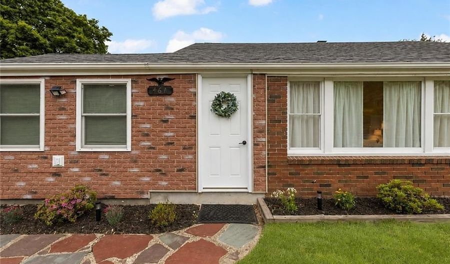 461 River Rd, Lincoln, RI 02865 - 2 Beds, 2 Bath
