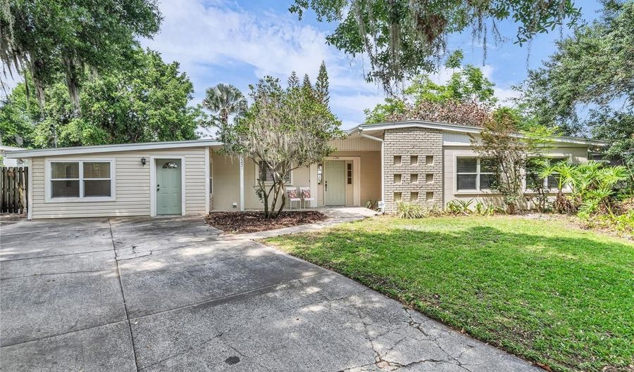 2231 HOMEWOOD Dr, Belle Isle, FL 32809 - 2 Beds, 2 Bath