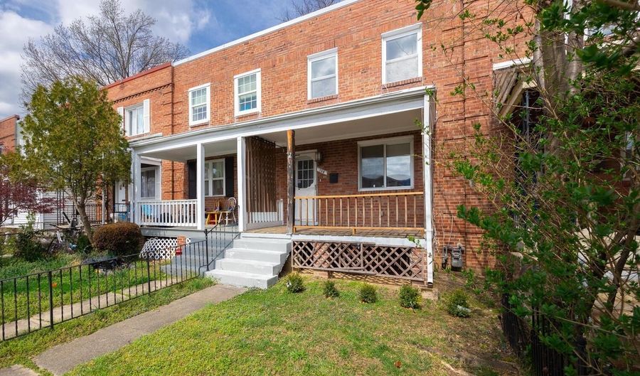 156 WESMOND Dr, Alexandria, VA 22305 - 2 Beds, 2 Bath