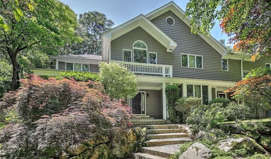 60 Pheasant Dr, East Greenwich, RI 02818 - 4 Beds, 5 Bath