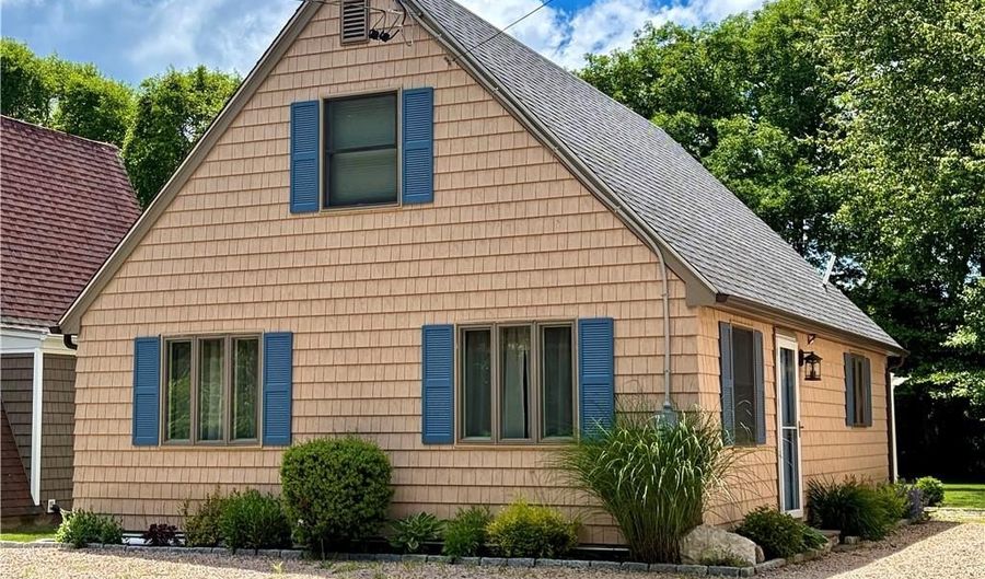 15 Deangelis Dr, Narragansett, RI 02882 - 3 Beds, 2 Bath