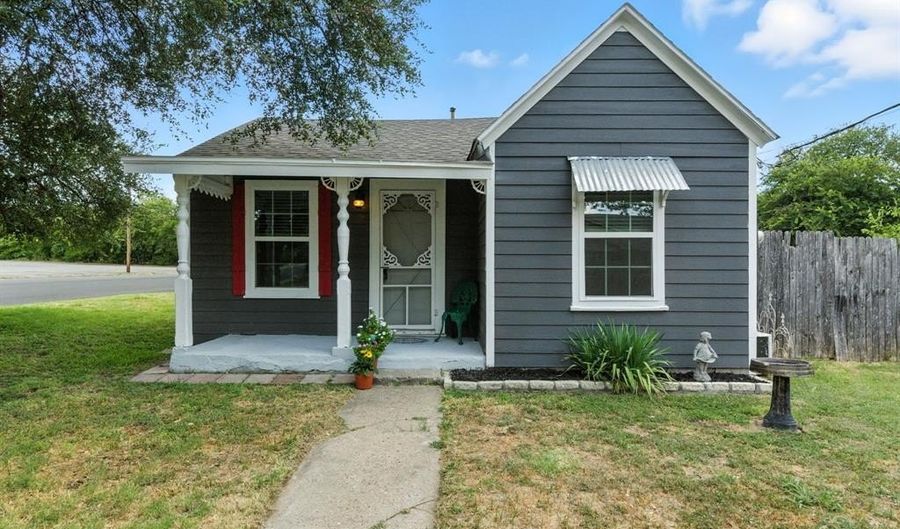714 N Walnut St, Weatherford, TX 76086 - 2 Beds, 1 Bath