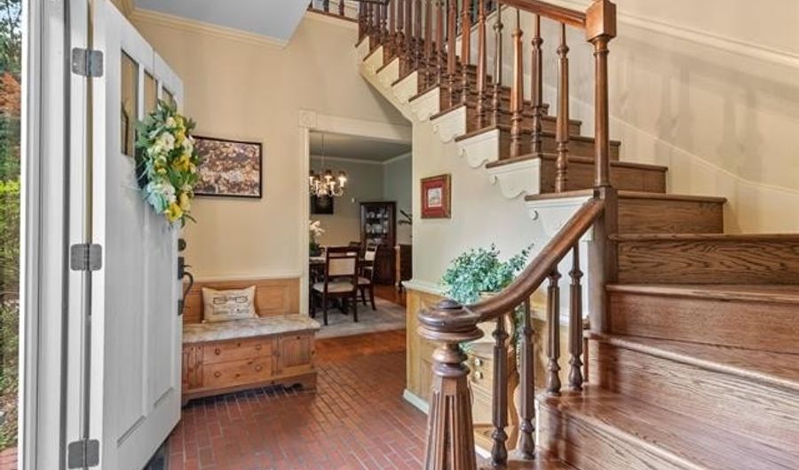 946 Briarwood Dr, Bartlesville, OK 74006 - 4 Beds, 4 Bath