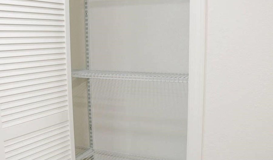 4863 Easy St, Chubbuck, ID 83202 - 5 Beds, 2 Bath