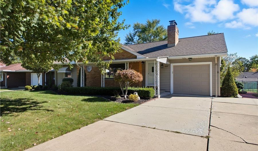 209 S Beverly Ave, Austintown, OH 44515 - 2 Beds, 2 Bath