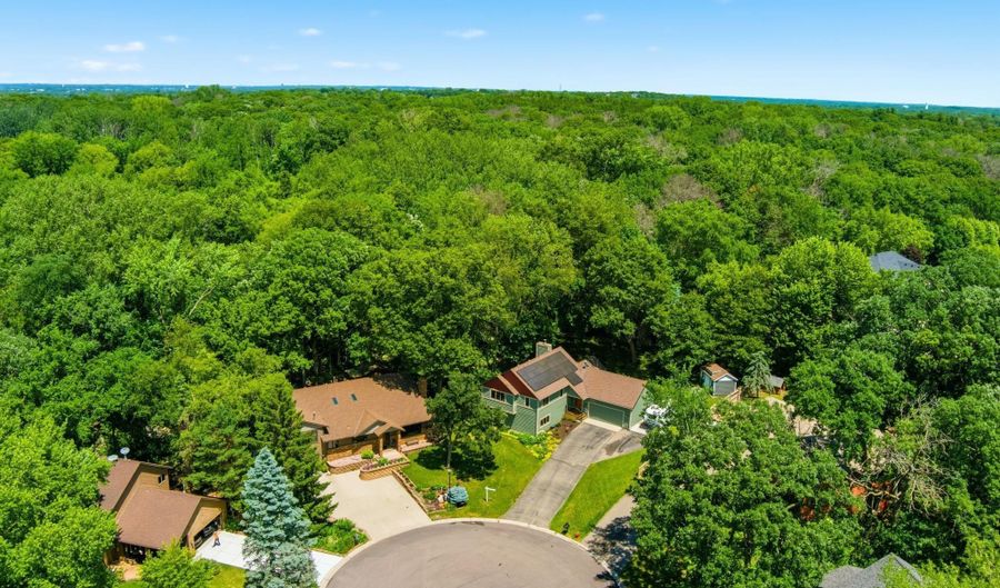 12568 Everest Ct E, Apple Valley, MN 55124 - 4 Beds, 3 Bath